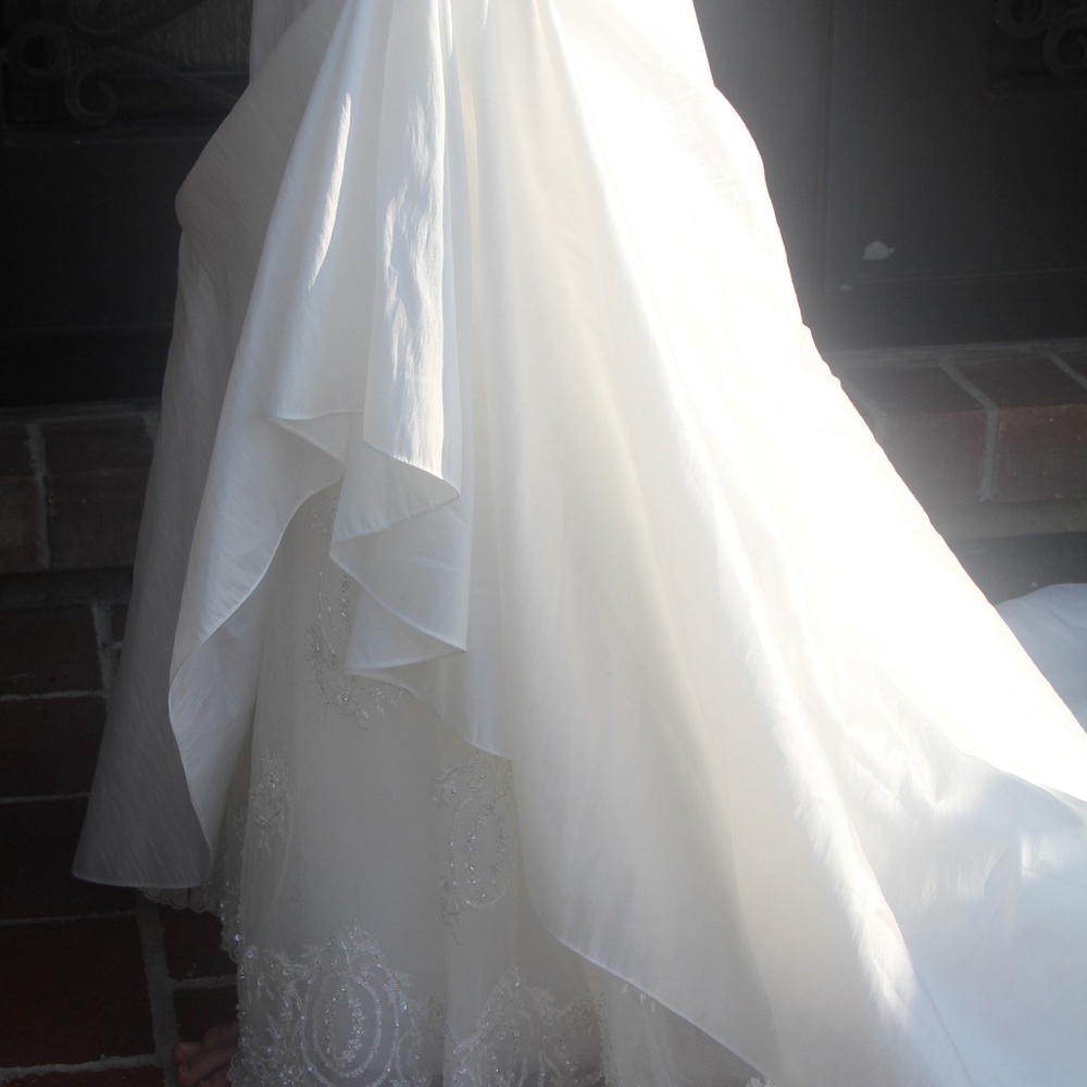 Sottero and Midgley Like NEW Bodycon Wedding Gown Size XS / 2 - Picture 6 of 8